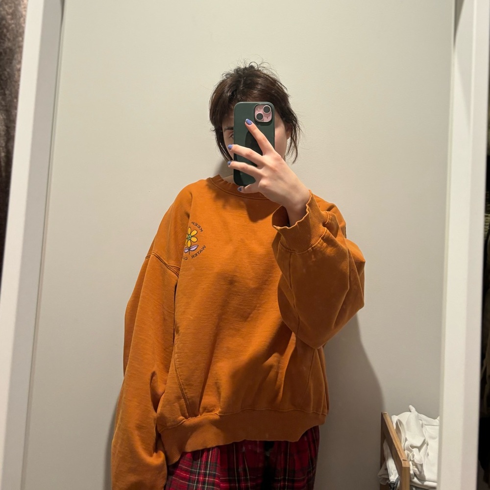 UB oversize sweatshirt